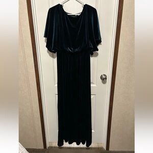 Women’s Seen and Be Seen Elegant Green Velvet Evening Gown - Size Medium